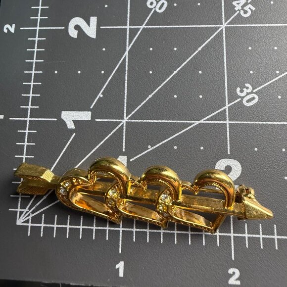 Gold Tone Avon Triple Heart Arrow Brooch With Rhinestone Accents Vintage Jewelry - Picture 6 of 6